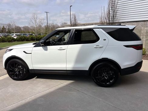 Used 2025 Land Rover Discovery S AWD/4WD image 8