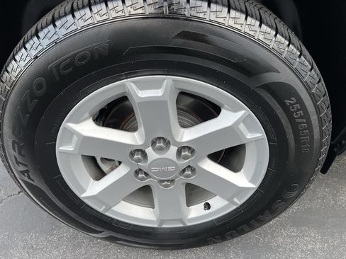 Used 2013 GMC Acadia SLE image 27