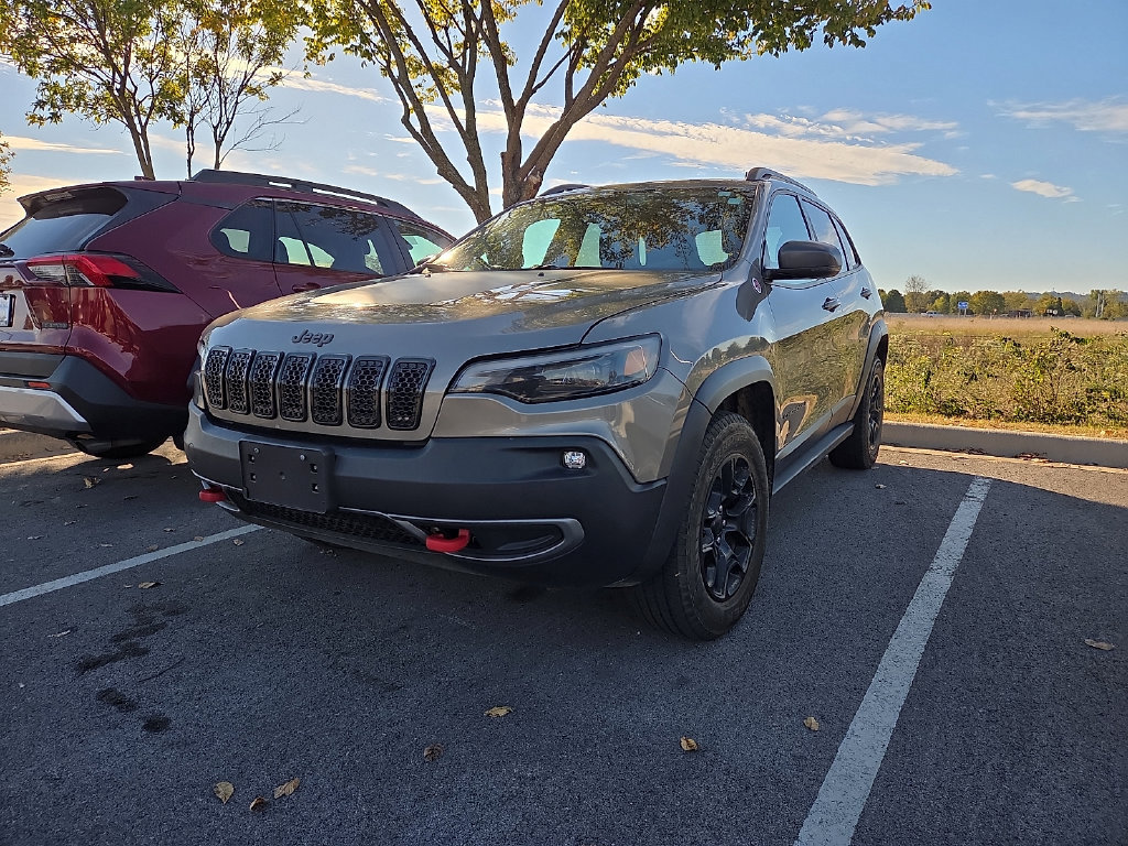 Used 2019 Jeep Cherokee Trailhawk w/ Cold Weather Group AWD/4WD image 1