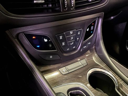 Used 2019 Buick Envision Premium AWD/4WD image 16