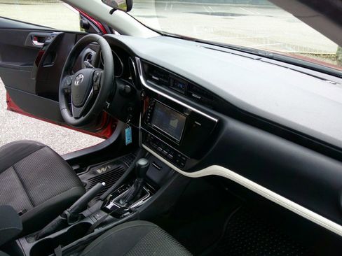 Used 2018 Toyota Corolla iM w/ All-Weather Mat Package FWD image 35