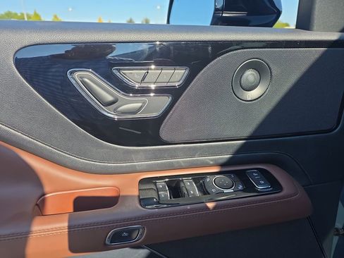 Used 2025 Lincoln Aviator Reserve w/ Illumination Package image 25