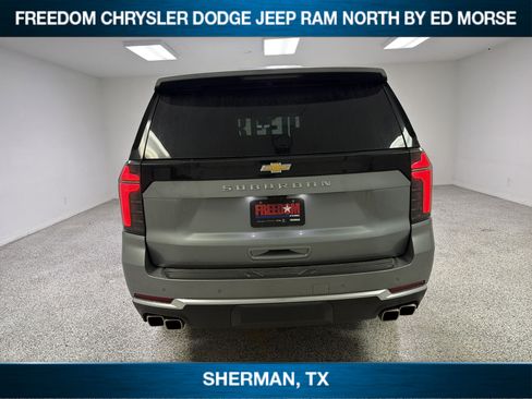 Used 2025 Chevrolet Suburban High Country AWD/4WD image 5