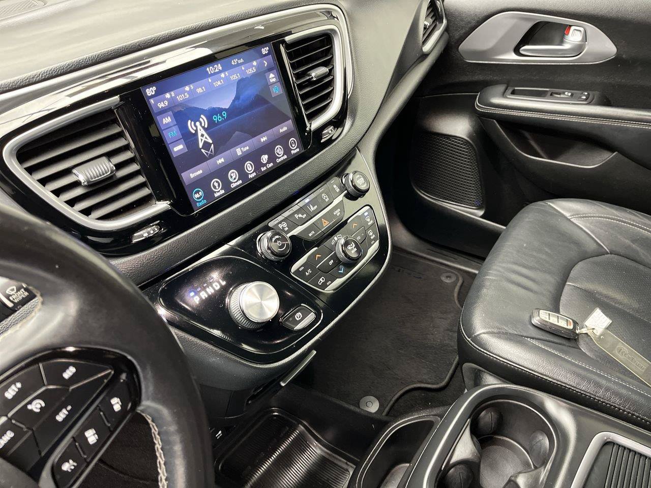 Used 2018 Chrysler Pacifica Touring-L Plus FWD image 17