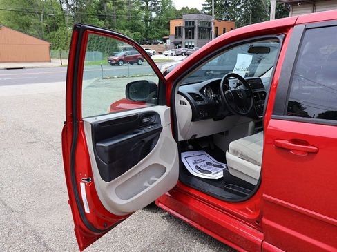 Used 2013 Dodge Grand Caravan SE FWD image 15