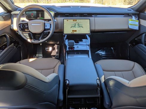 New 2025 Land Rover Range Rover Sport Dynamic SE image 24