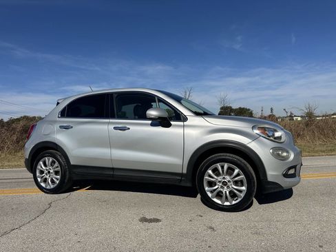 Used 2016 FIAT 500X Lounge image 2