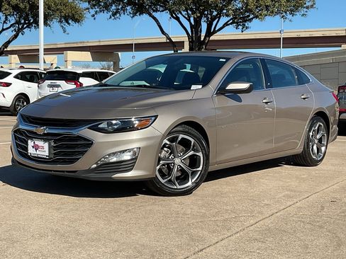 Used 2024 Chevrolet Malibu LT image 2