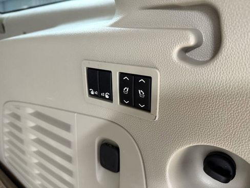 Used 2017 GMC Yukon XL Denali image 35