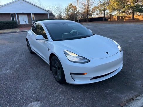 Used 2020 Tesla Model 3 Standard Range Plus image 2