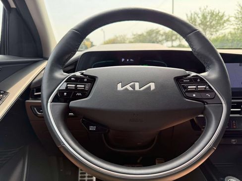 Used 2023 Kia Niro SX Touring FWD image 19