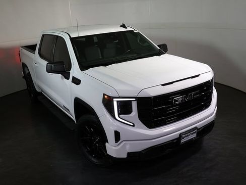 Used 2022 GMC Sierra 1500 Elevation w/ LPO, Elevation Black Package AWD/4WD image 7