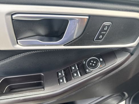 Used 2020 Ford Explorer XLT w/ Equipment Group 202A AWD/4WD image 13