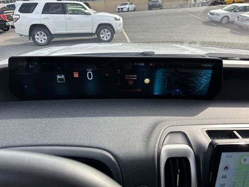 Used 2025 Ford Expedition Active image 29