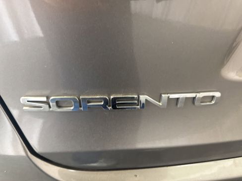 Used 2017 Kia Sorento LX image 11