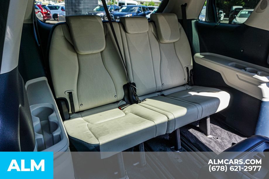 Used 2025 Kia Carnival SX w/ SX Dark Edition Package FWD image 22