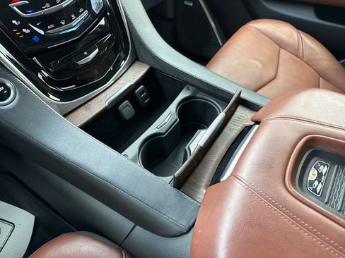 Used 2019 Cadillac Escalade Luxury AWD/4WD image 41