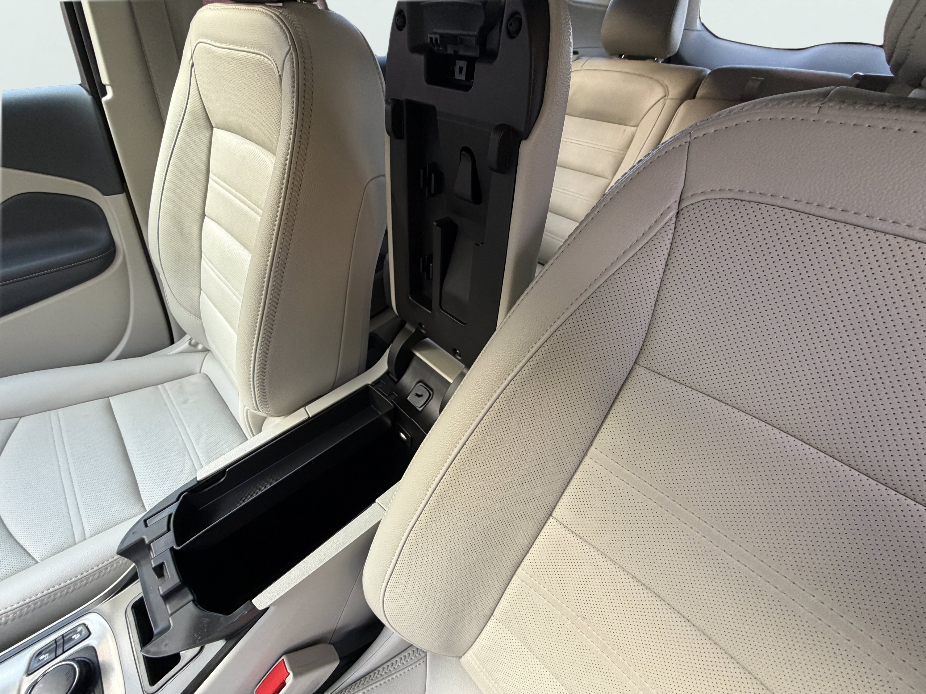 Used 2024 GMC Terrain Denali w/ LPO, Floor Liner Package AWD/4WD image 36