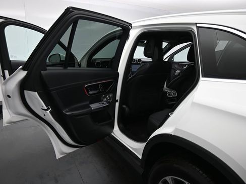 Used 2024 Mercedes-Benz GLC 300 image 16