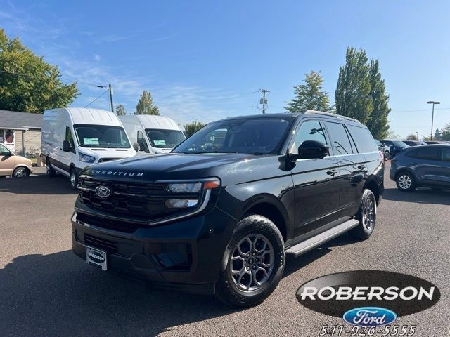Used 2025 Ford Expedition Active AWD/4WD image 1