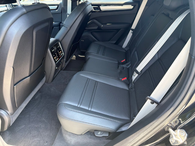 Used 2022 Porsche Cayenne Platinum Edition AWD/4WD image 23