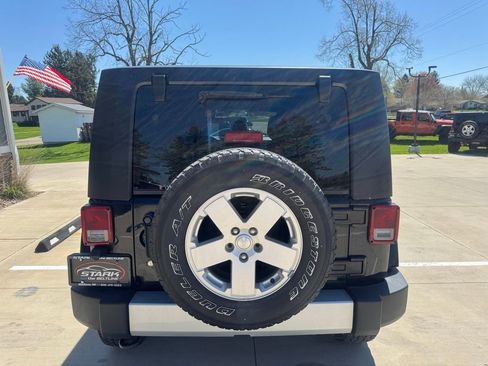 Used 2011 Jeep Wrangler Unlimited Sahara AWD/4WD image 7