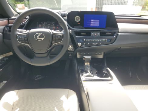 Certified 2025 Lexus ES 350 w/ Premium Package image 10