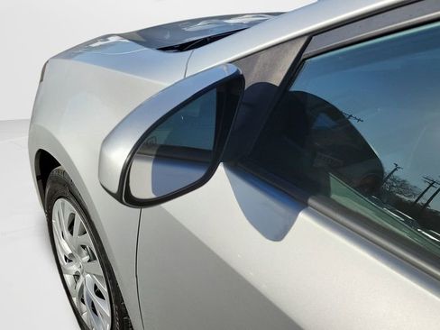 Used 2017 Toyota Corolla LE image 11