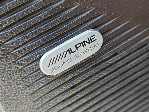 Used 2015 Dodge Challenger SXT w/ Driver Convenience Group image 21