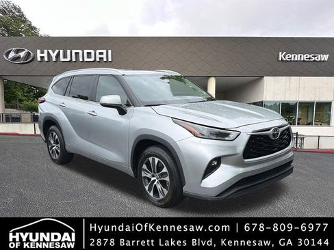 Used 2023 Toyota Highlander XLE FWD image 1