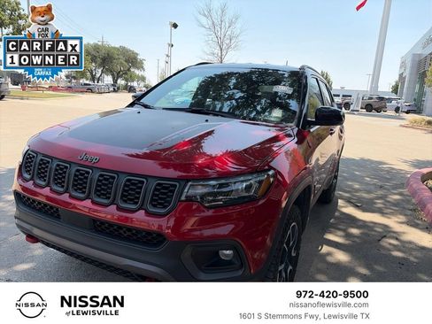 Used 2025 Jeep Compass Trailhawk AWD/4WD image 1