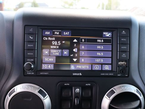 Used 2018 Jeep Wrangler Unlimited Sahara AWD/4WD image 19