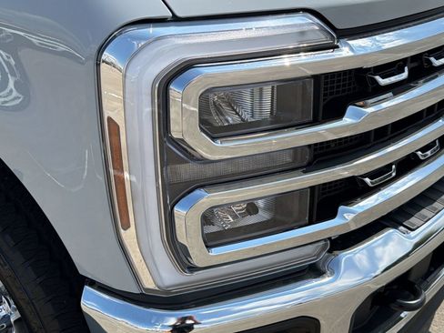 Used 2026 Ford F250 Lariat w/ FX4 Off-Road Package AWD/4WD image 11