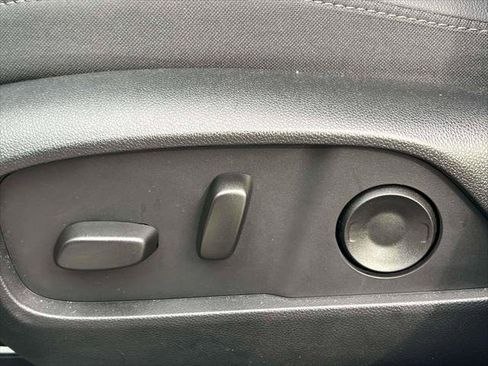 Used 2025 Chevrolet Equinox LT w/ Convenience Package II image 18