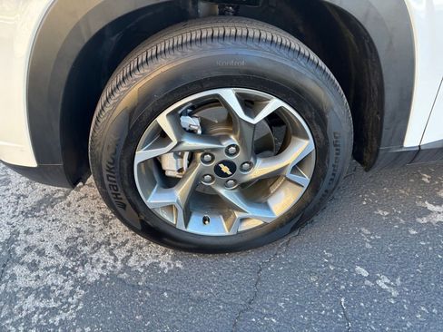 Used 2025 Chevrolet Trax LT image 23