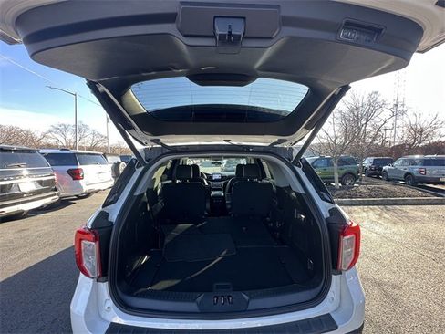 Certified 2022 Ford Explorer XLT w/ Equipment Group 202A image 41