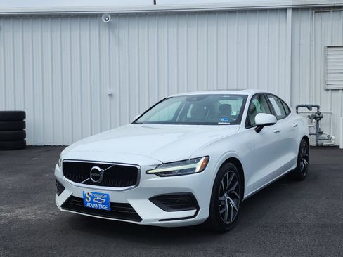 Used 2020 Volvo S60 T5 Momentum FWD image 1