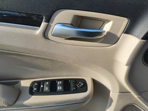 Used 2012 Chrysler 300 Limited image 16