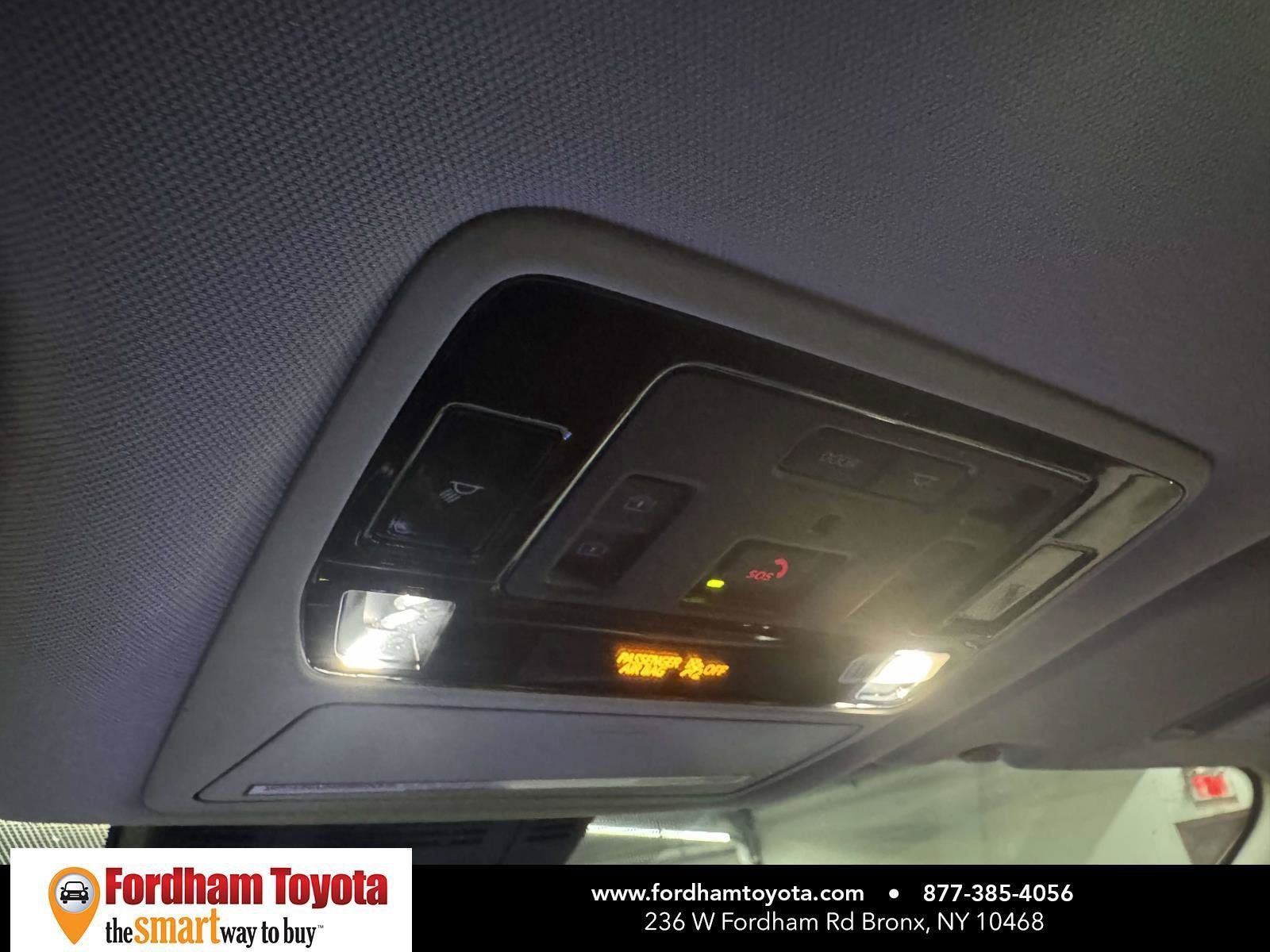 Used 2024 Toyota Grand Highlander AWD image 32