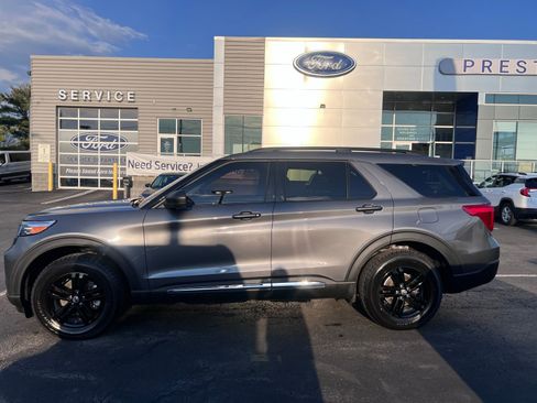 Used 2022 Ford Explorer XLT image 5