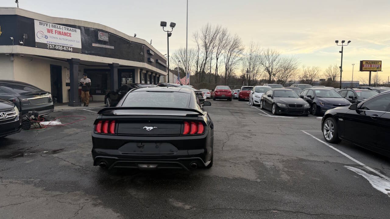 Used 2018 Ford Mustang Coupe RWD image 13