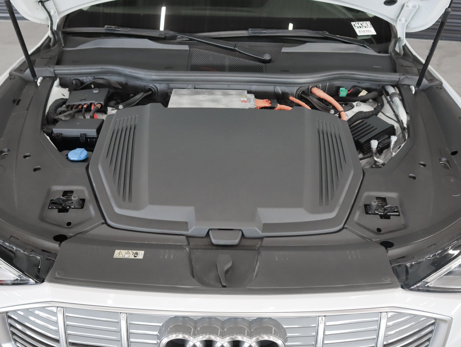 Used 2023 Audi e-tron Premium Plus w/ Premium Plus Package AWD/4WD image 3