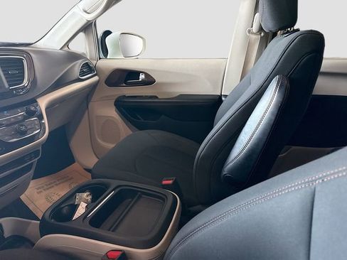 Used 2019 Chrysler Pacifica Touring Plus w/ Tire & Wheel Group image 22