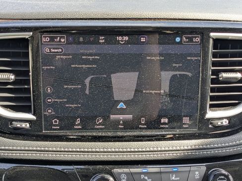 Used 2023 Chrysler Pacifica Limited image 31