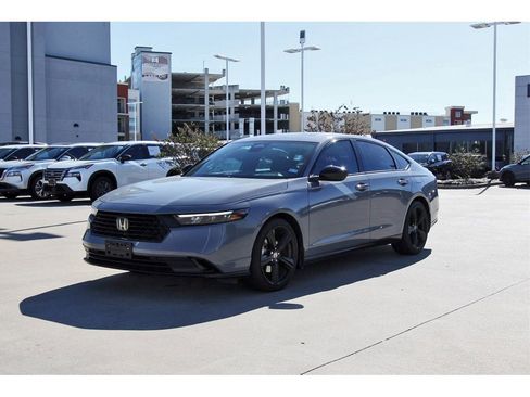 Used 2023 Honda Accord Sport image 2