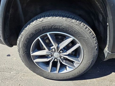 Used 2017 Jeep Grand Cherokee Limited image 46