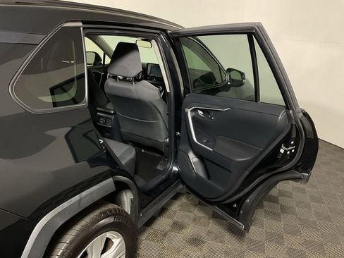 Used 2019 Toyota RAV4 XLE AWD/4WD image 34