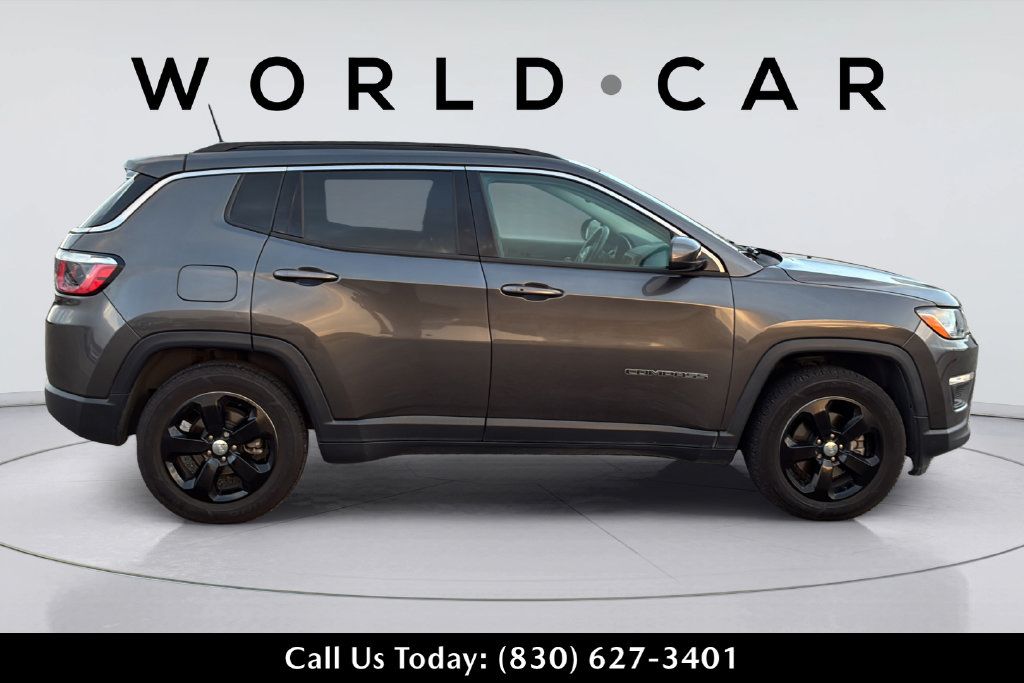 Used 2018 Jeep Compass Latitude w/ Popular Equipment Group FWD image 3