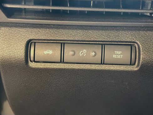 Used 2025 Nissan Altima 2.5 SV FWD image 17