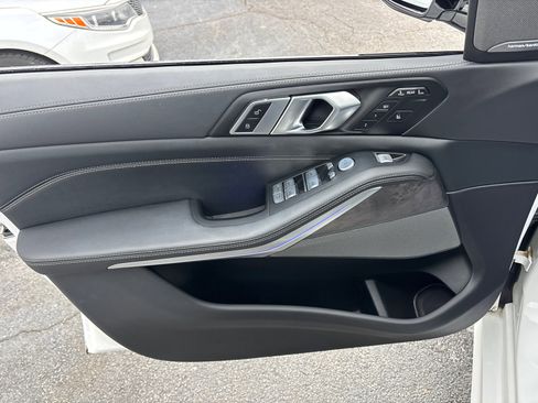 Used 2023 BMW X7 xDrive40i w/ M Sport Package image 11